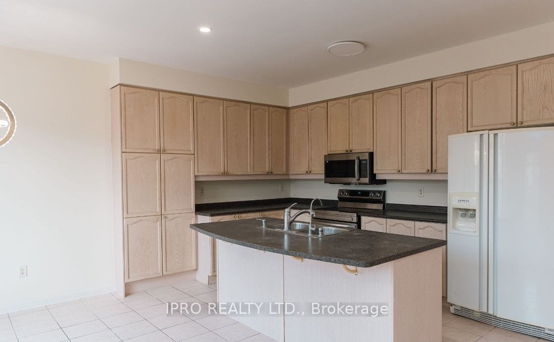 5833 Whitehorn Ave E Property Photo 6
