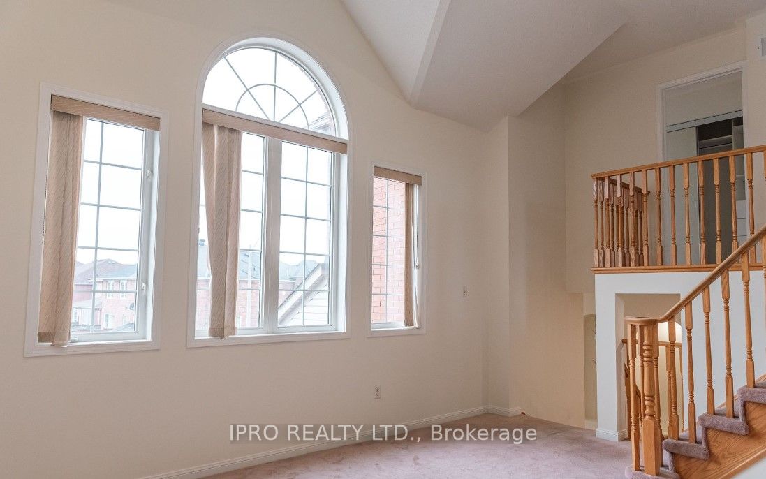 5833 Whitehorn Ave E Property Photo 8