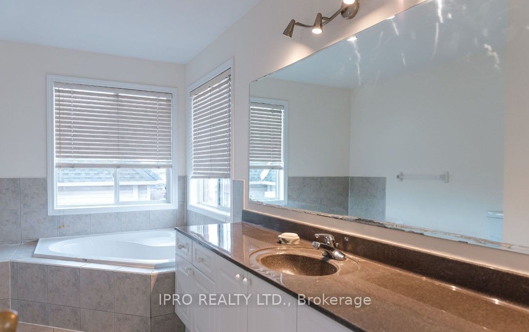 5833 Whitehorn Ave E Property Photo 14
