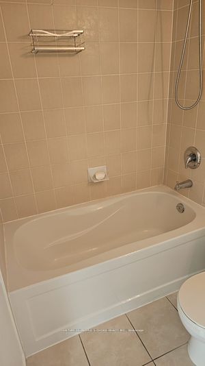 208 Enfield Pl 08 Property Photo 5
