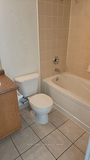 208 Enfield Pl 08 Property Photo 12