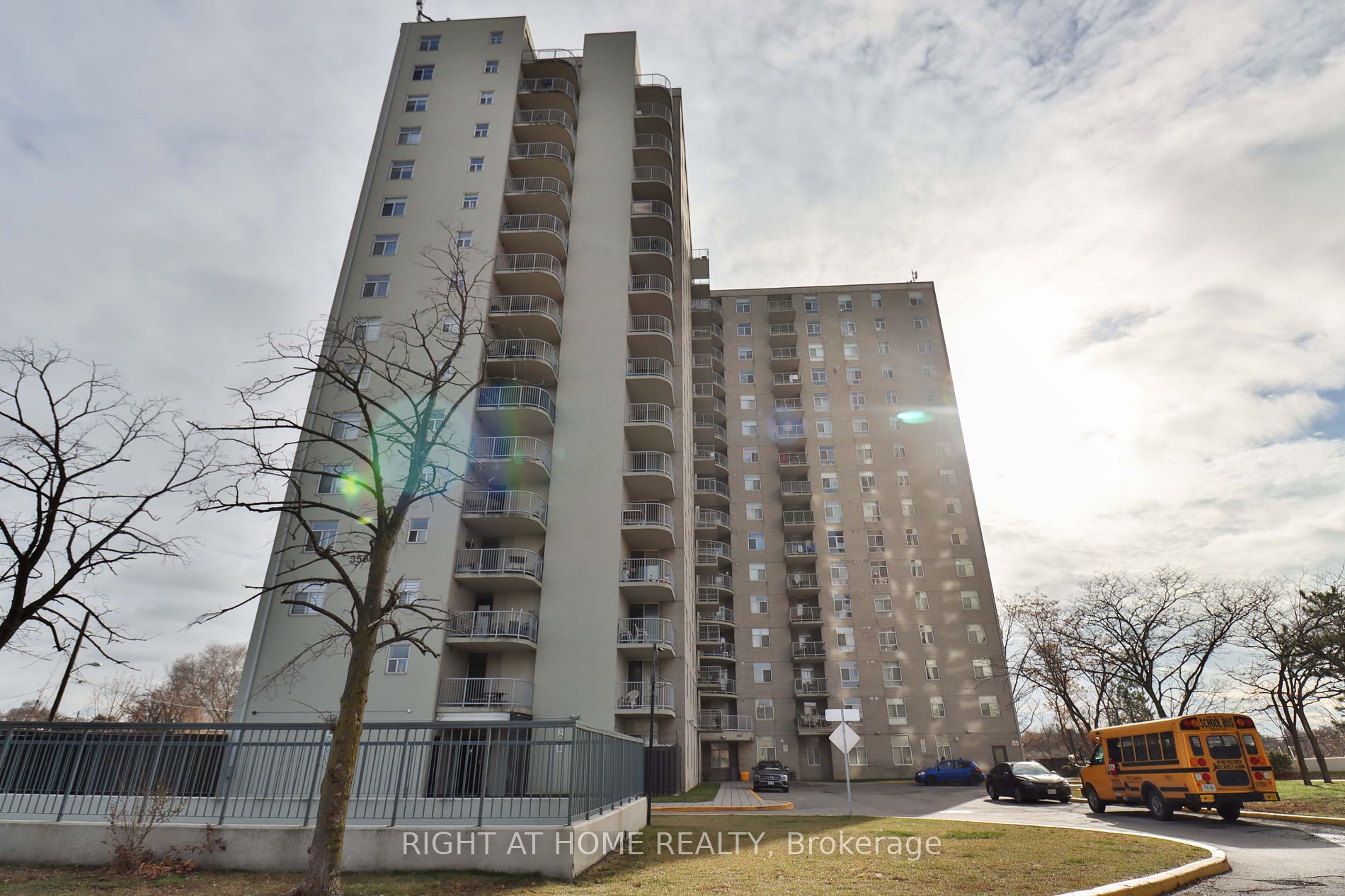 3559 Eglinton Ave W 09 Property Photo 2
