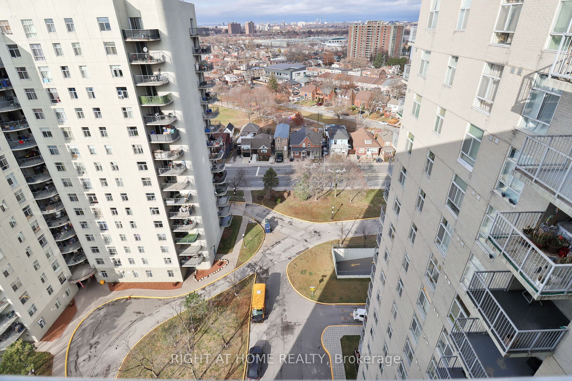 3559 Eglinton Ave W 09 Property Photo 4