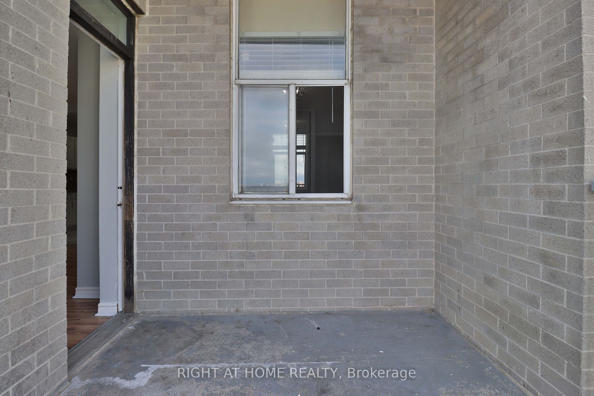 3559 Eglinton Ave W 09 Property Photo 8