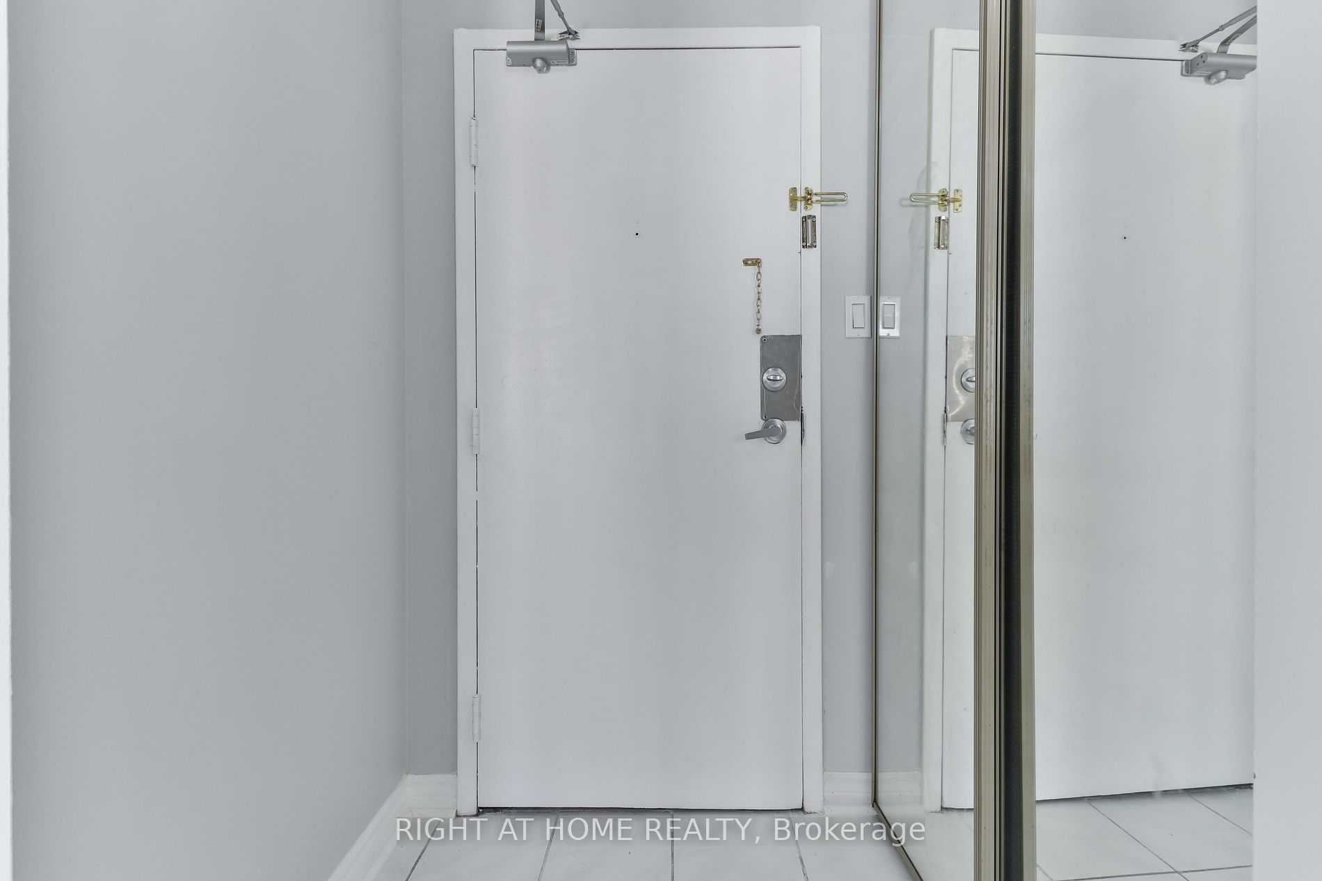 3559 Eglinton Ave W 09 Property Photo 10