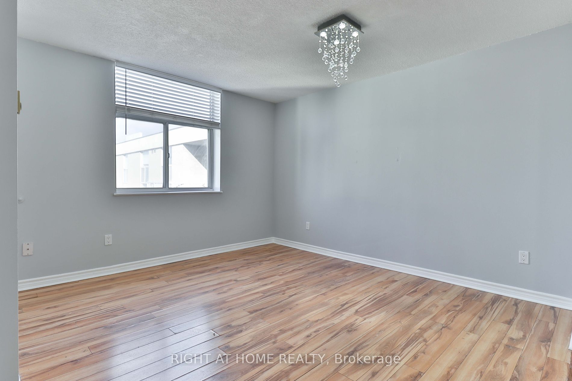 3559 Eglinton Ave W 09 Property Photo 22