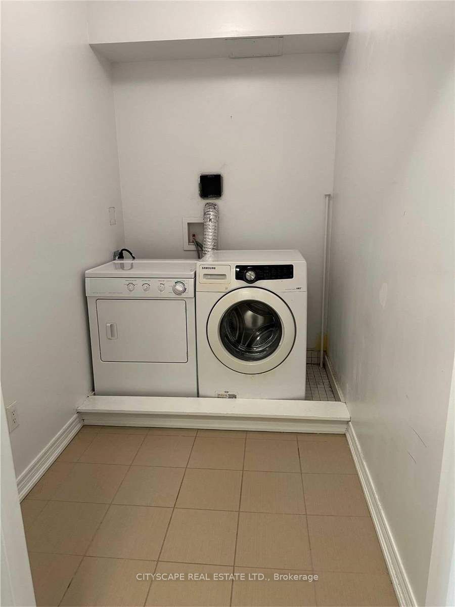 383 Prince Of Wales Dr 21 Property Photo 16