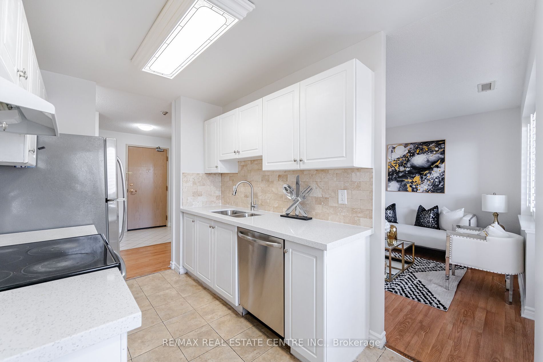 3 Dayspring Circ 9 Property Photo 5
