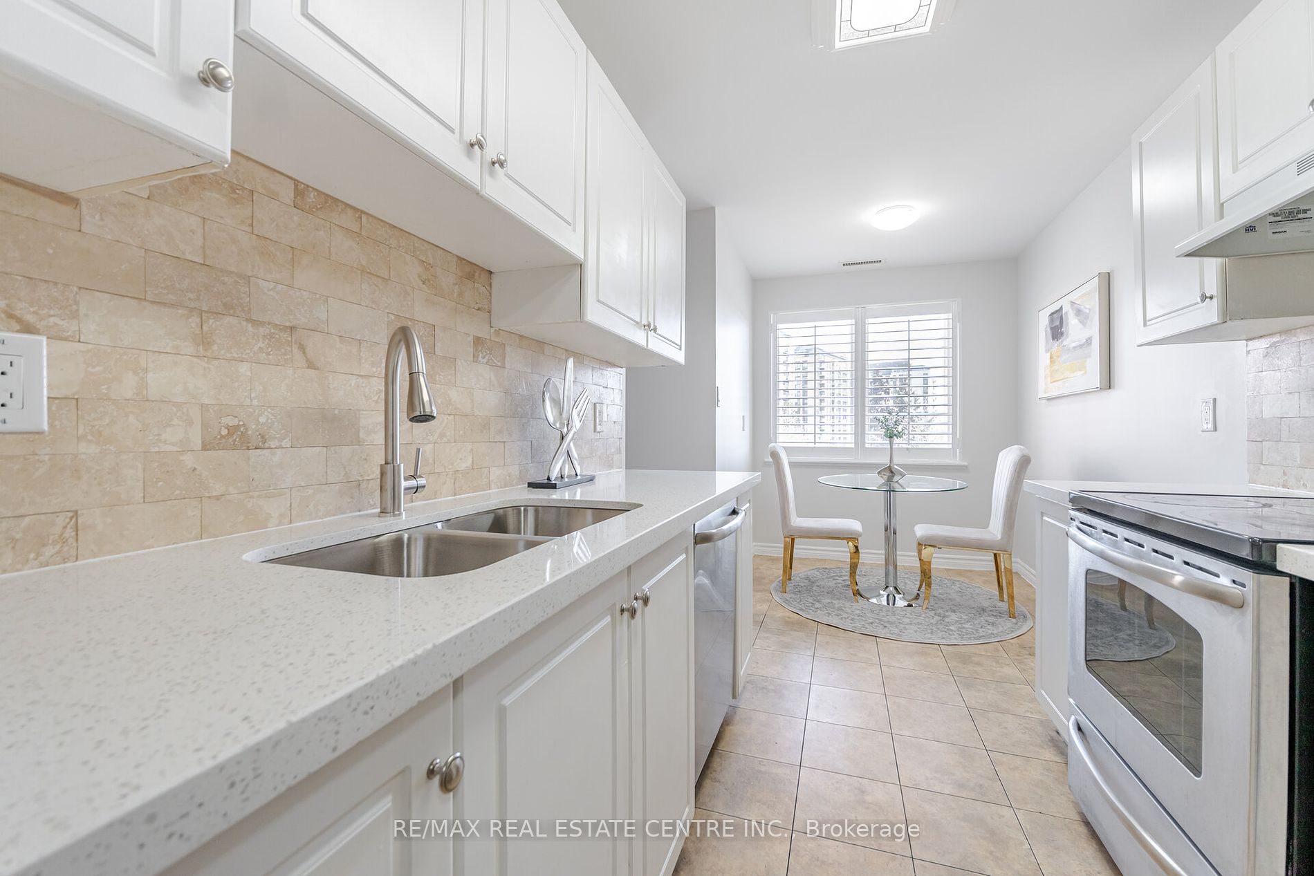 3 Dayspring Circ 9 Property Photo 6
