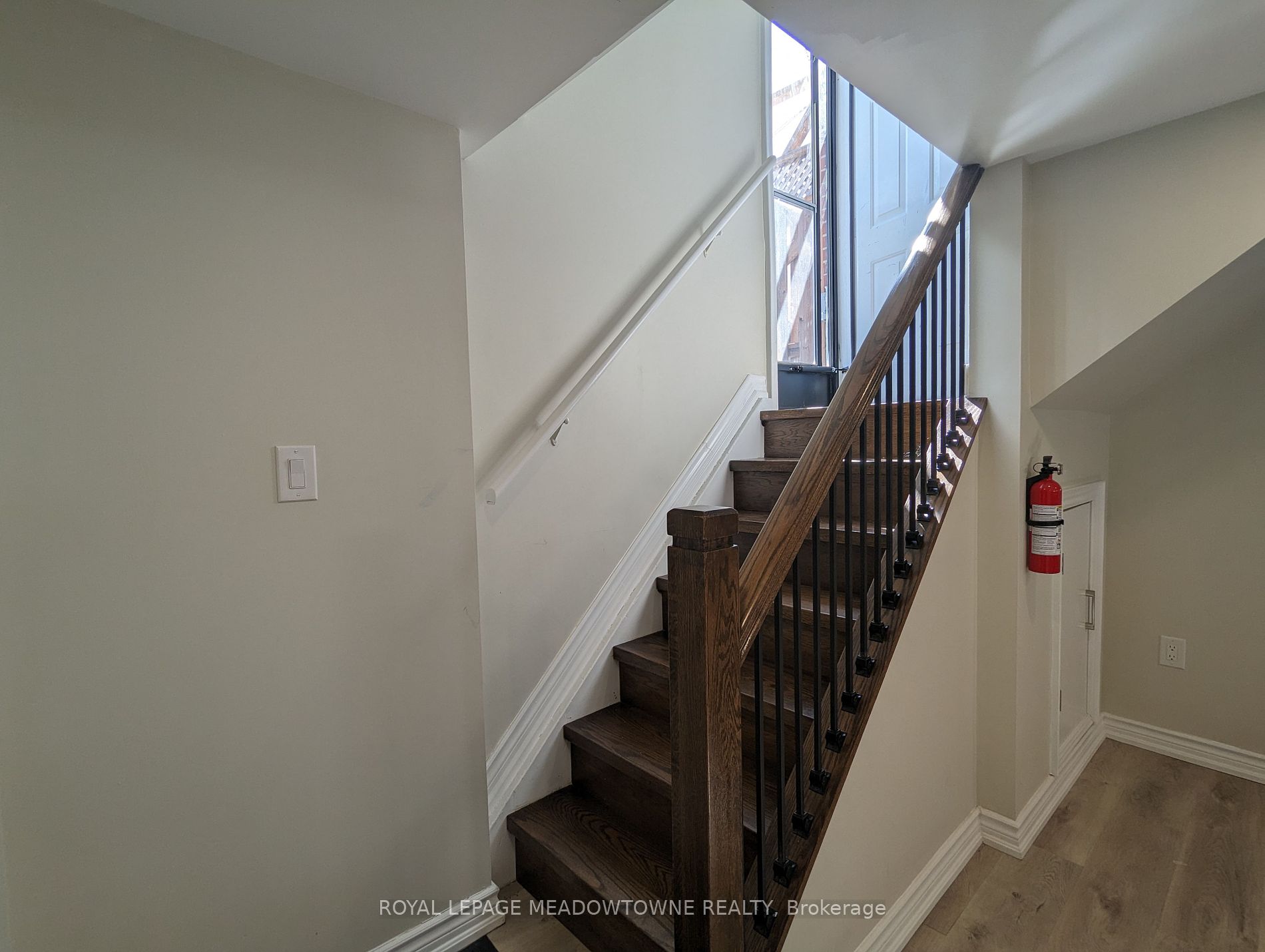240 Wellesworth Dr Property Photo 3