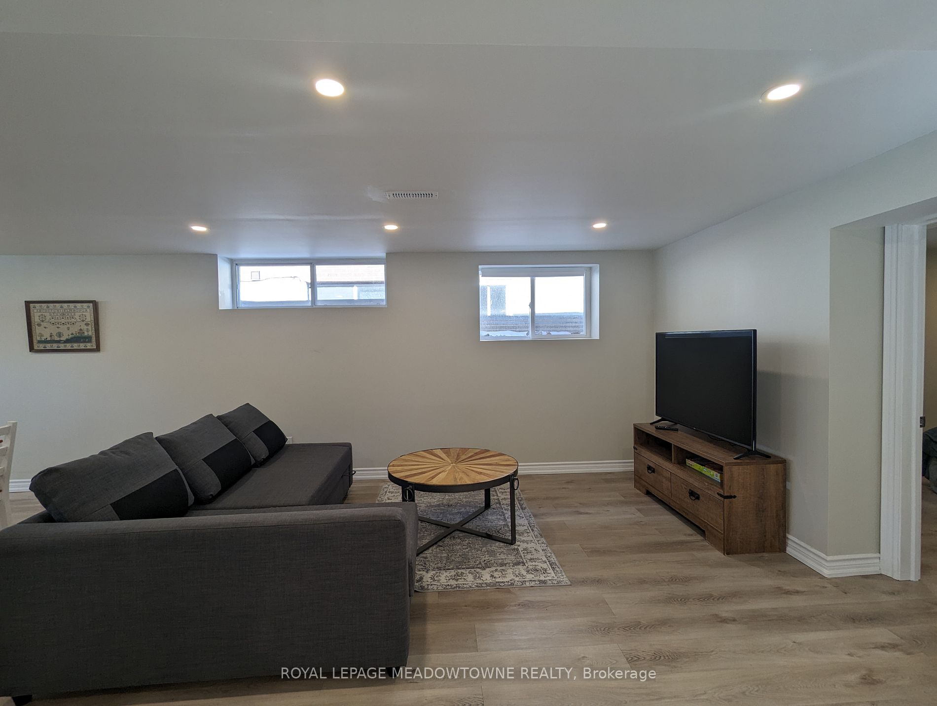 240 Wellesworth Dr Property Photo 4
