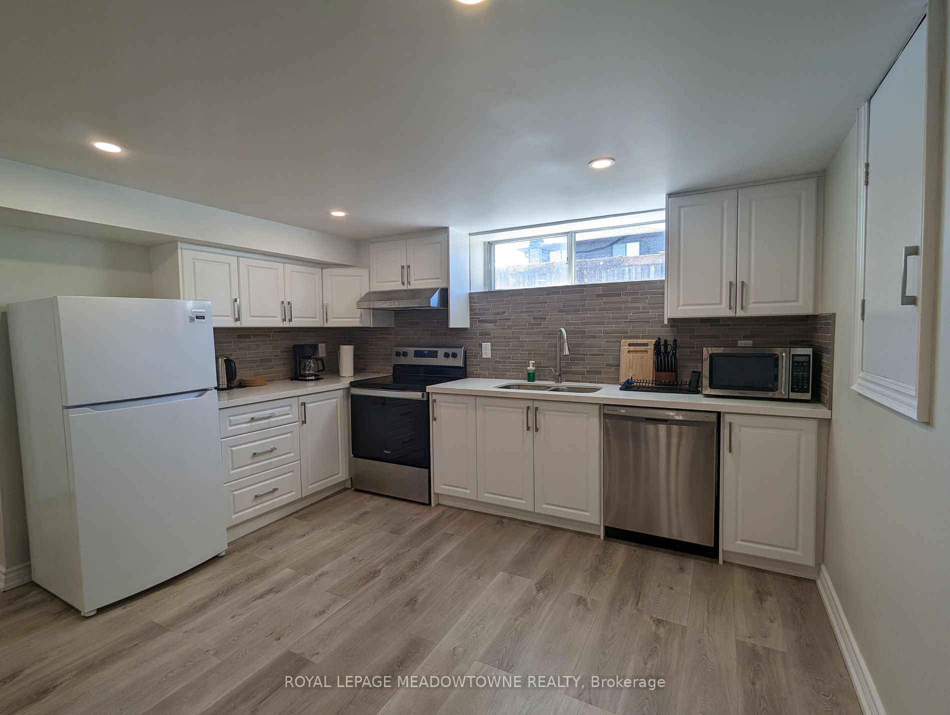 240 Wellesworth Dr Property Photo 11