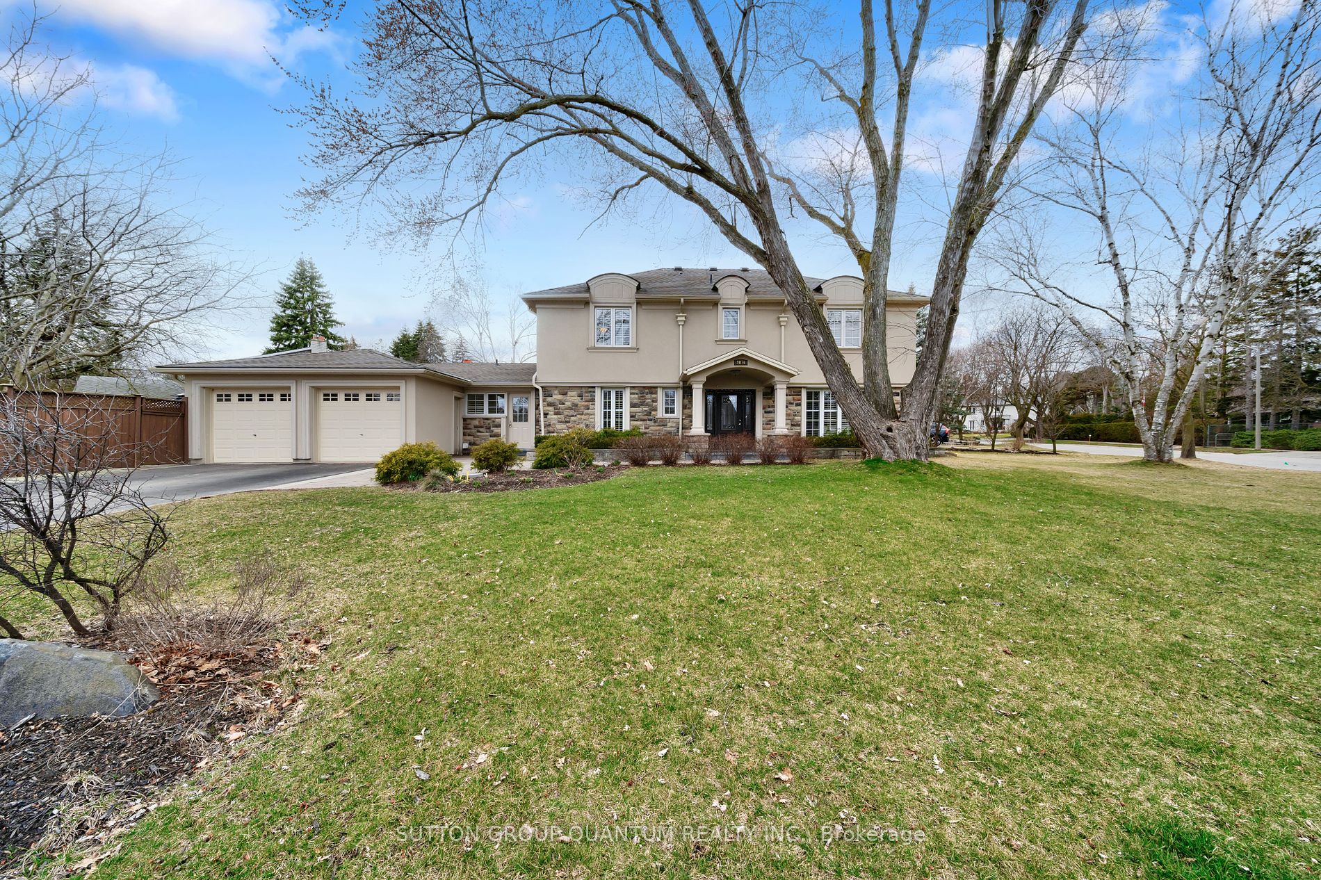 2076 Portway Ave Property Photo