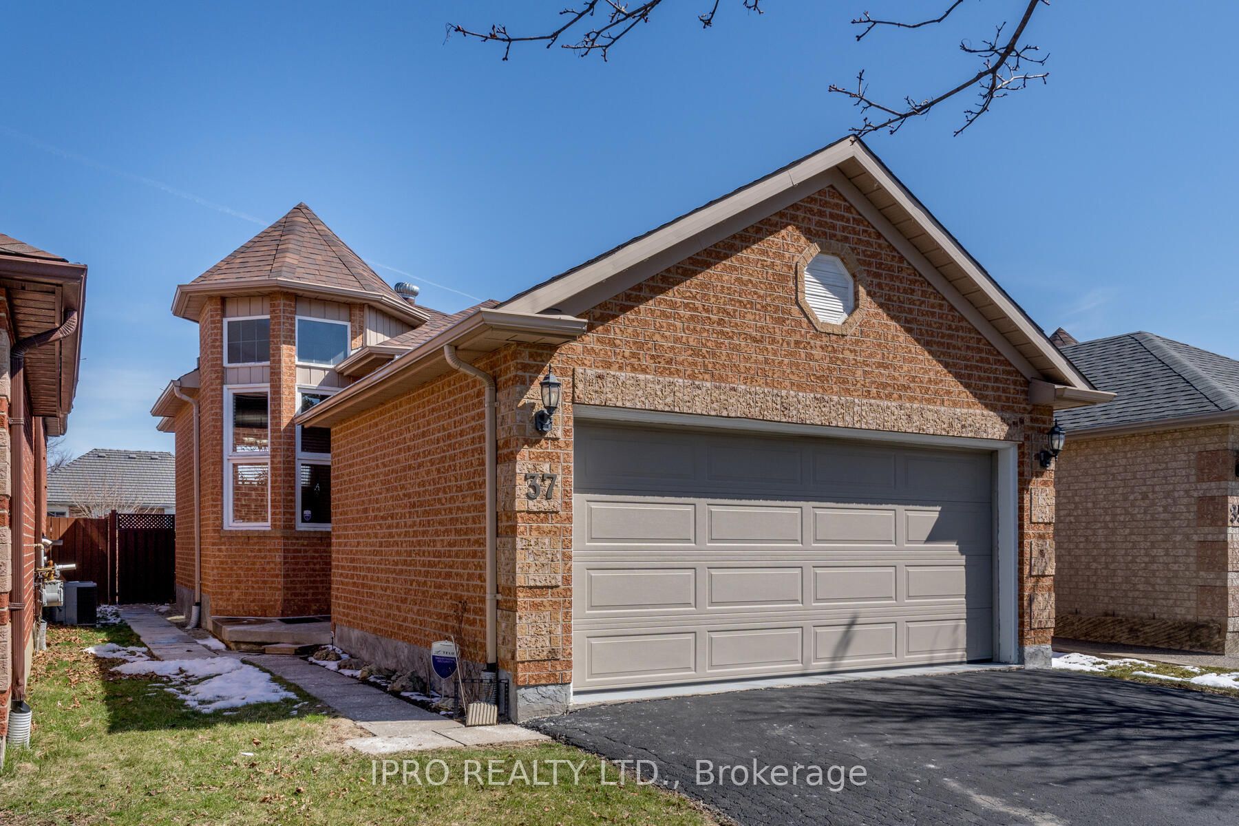 37 Silkwood Cres Property Photo 1