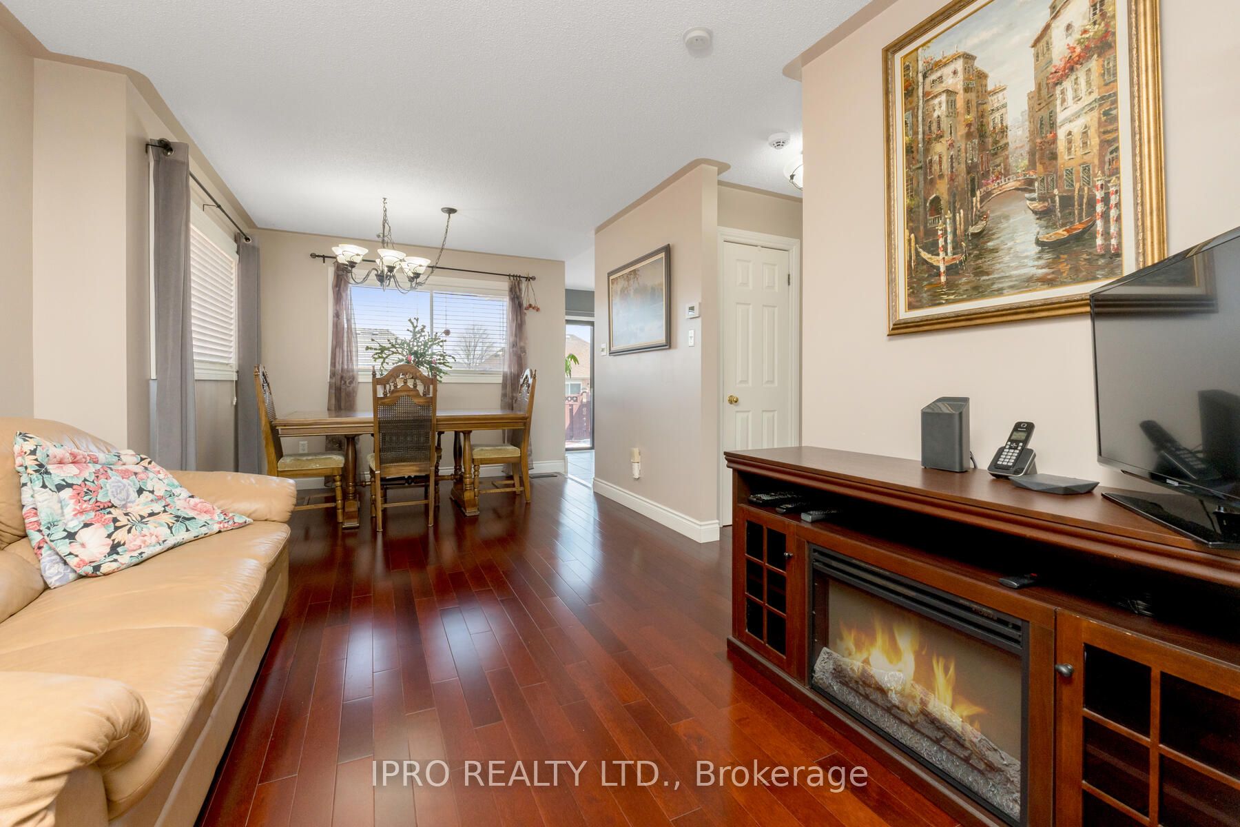 37 Silkwood Cres Property Photo 6
