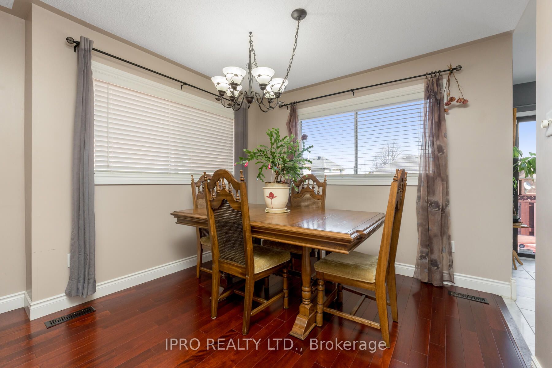 37 Silkwood Cres Property Photo 9
