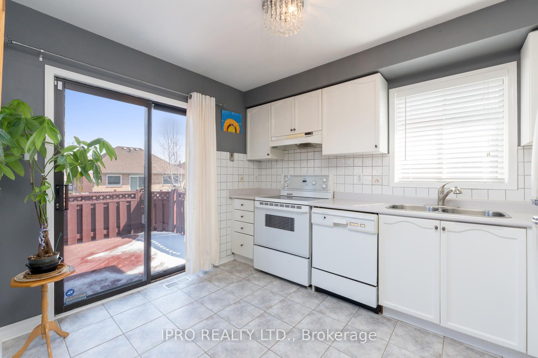 37 Silkwood Cres Property Photo 12