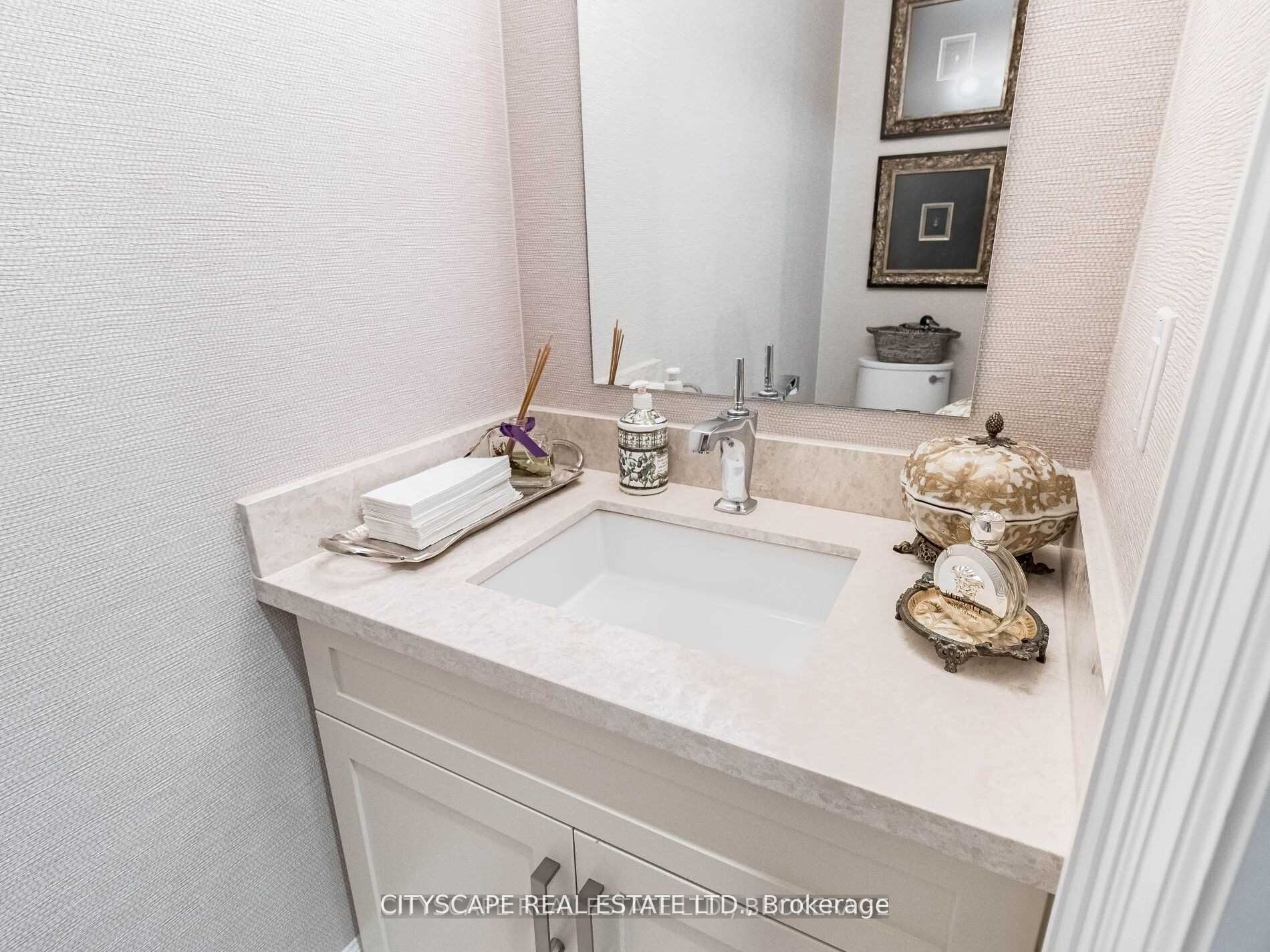 #504b - 1 Elizabeth Street Property Photo 10