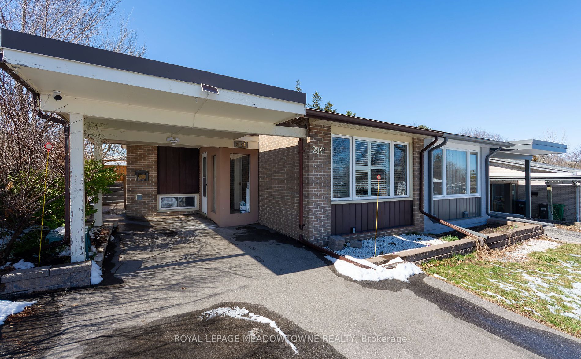 2041 Fontwell Cres Property Photo 4