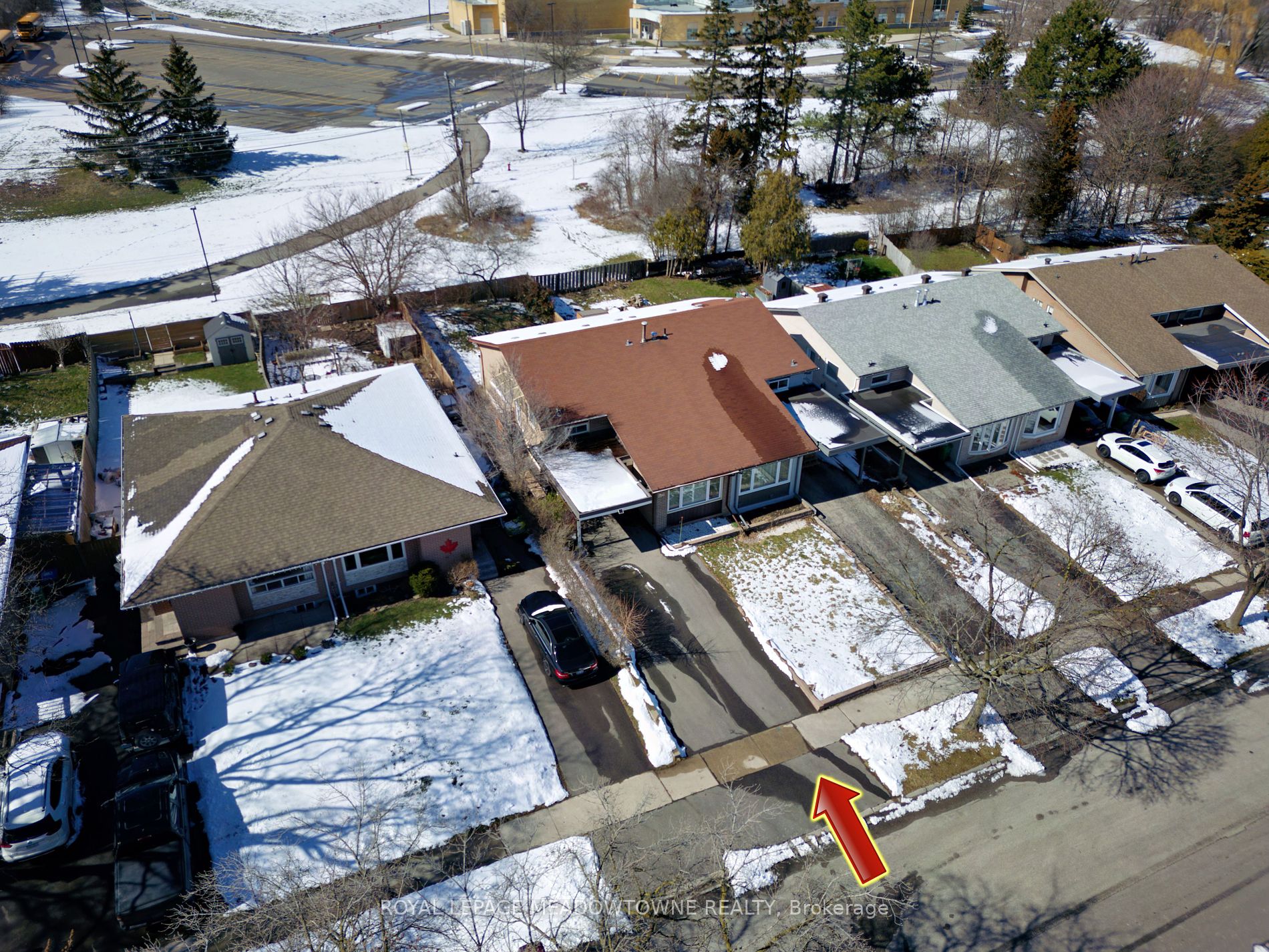 2041 Fontwell Cres Property Photo 5