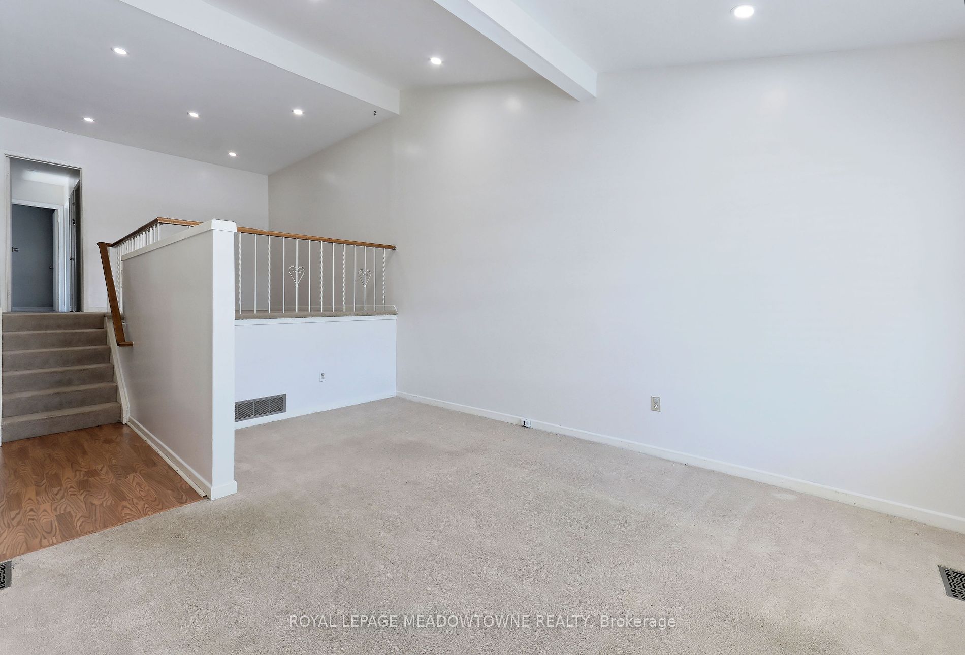 2041 Fontwell Cres Property Photo 10