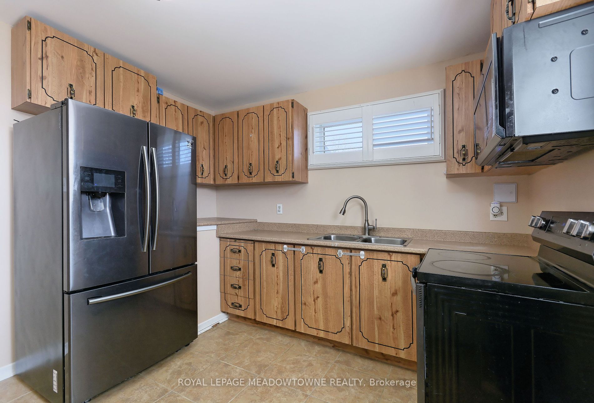2041 Fontwell Cres Property Photo 13