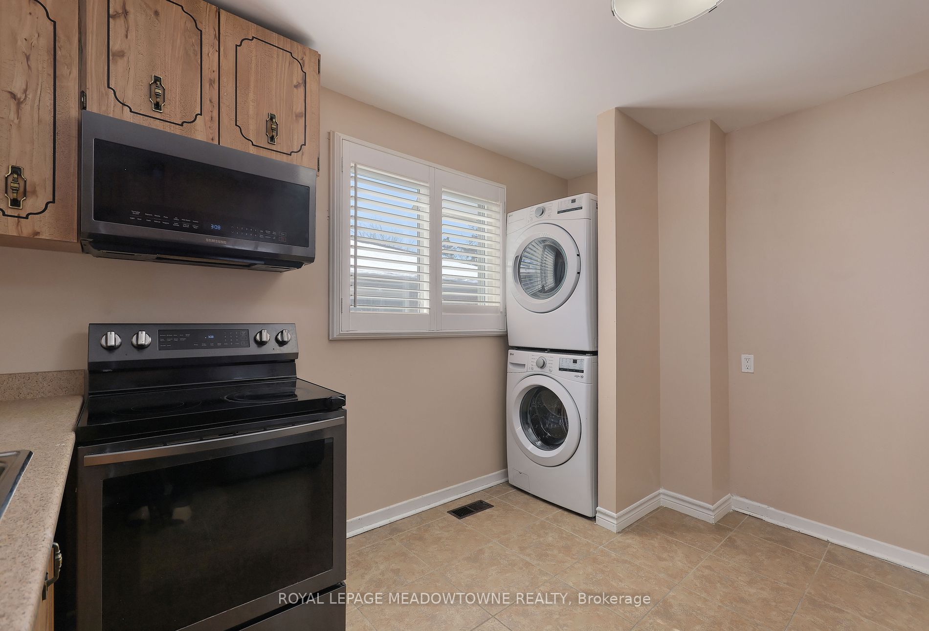 2041 Fontwell Cres Property Photo 14