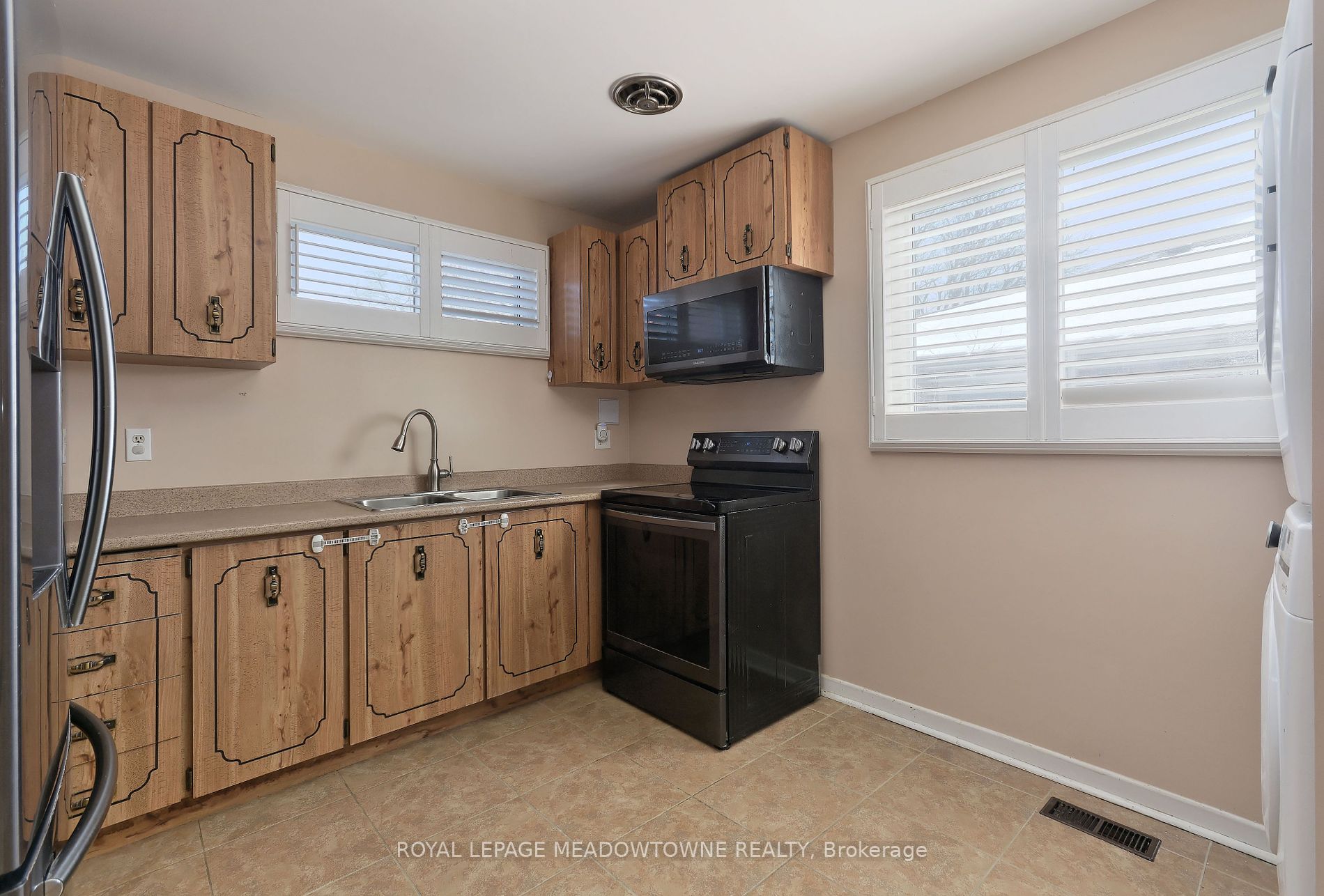 2041 Fontwell Cres Property Photo 15
