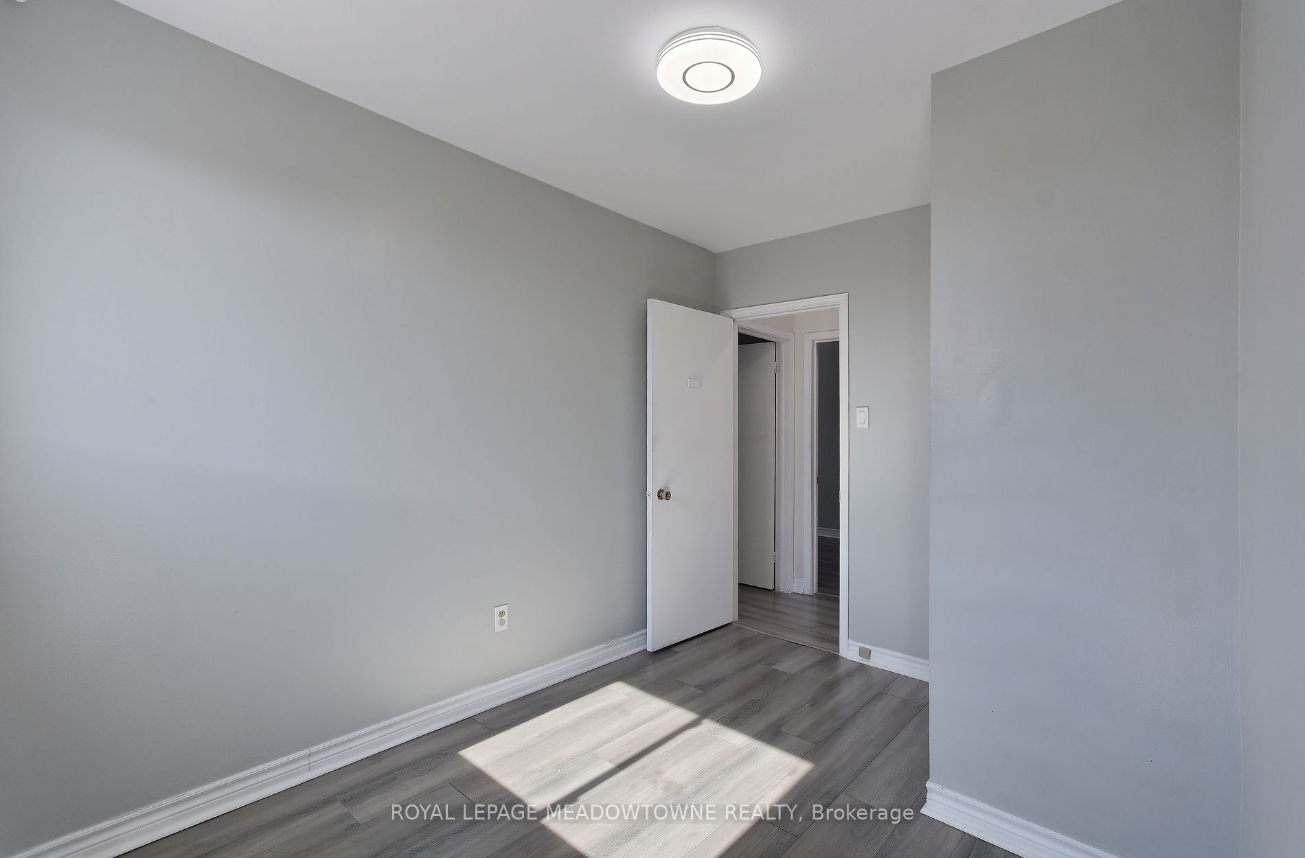 2041 Fontwell Cres Property Photo 21