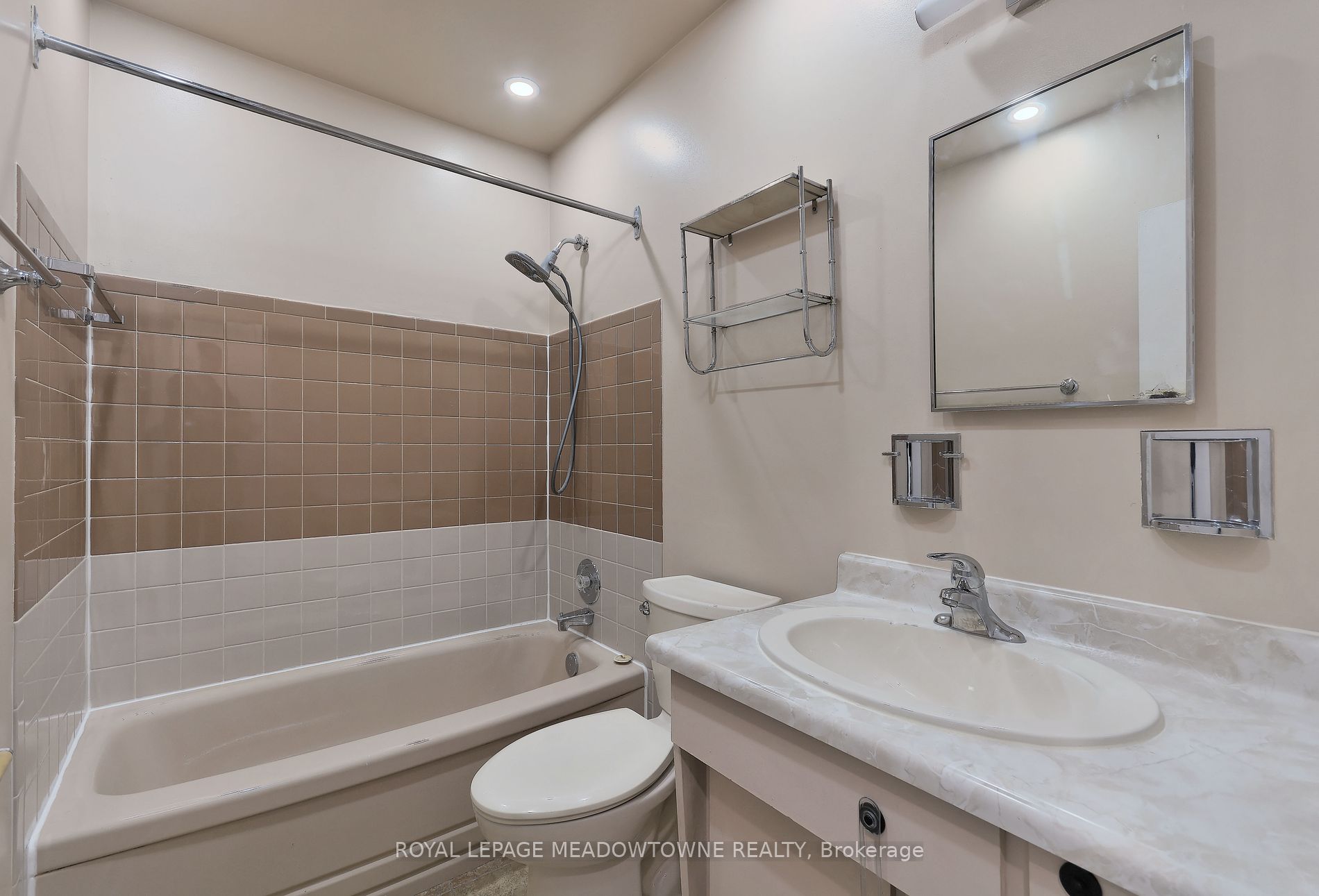 2041 Fontwell Cres Property Photo 22