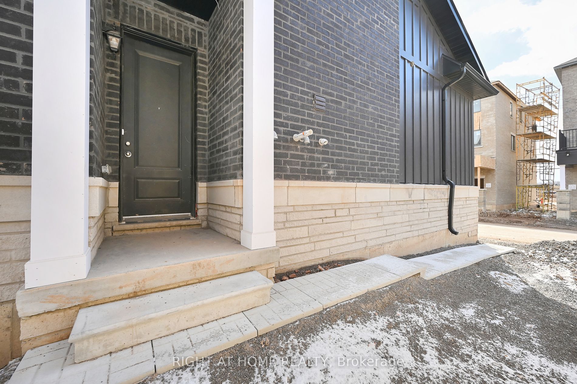 3358 Millicent Ave Property Photo 2