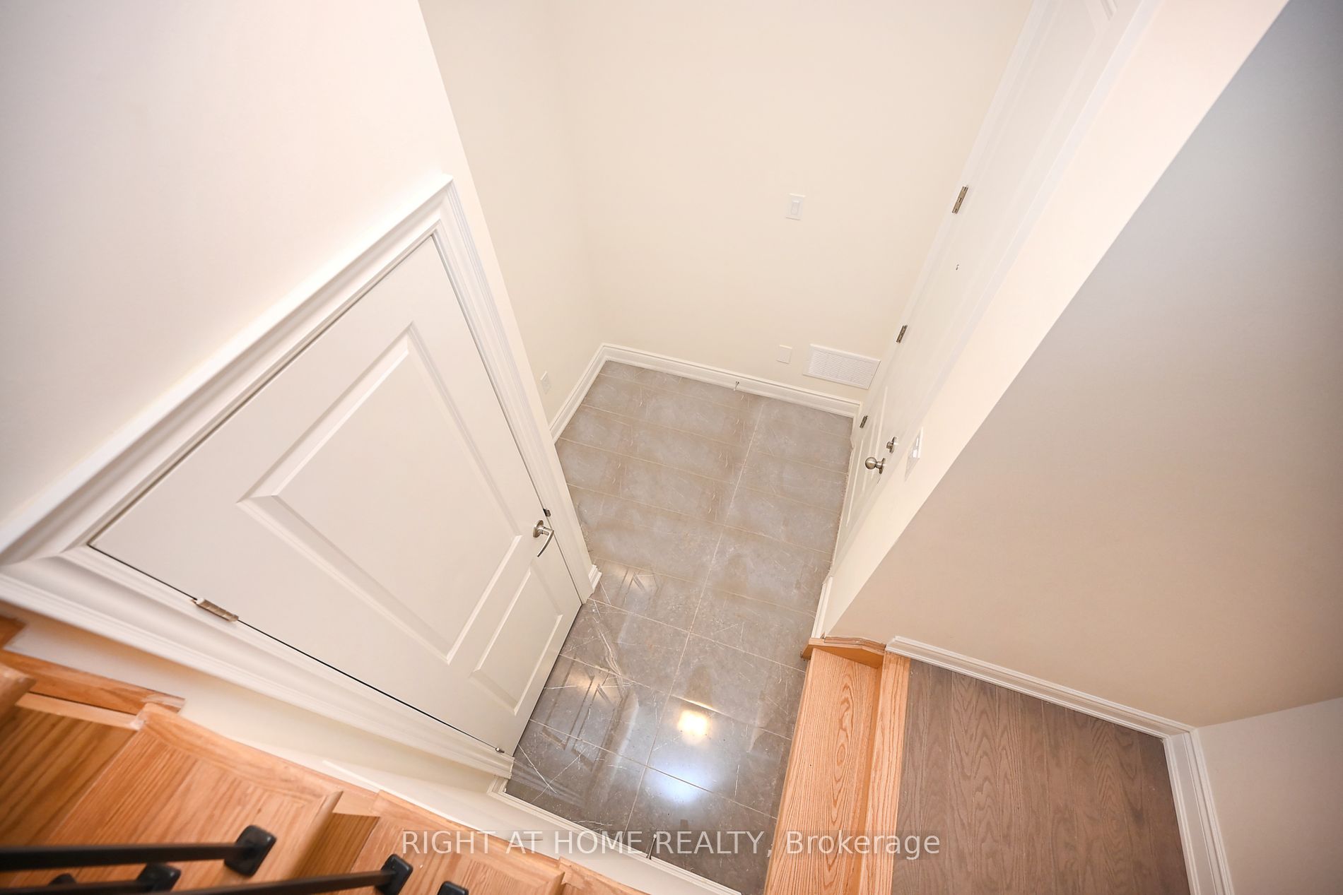 3358 Millicent Ave Property Photo 4