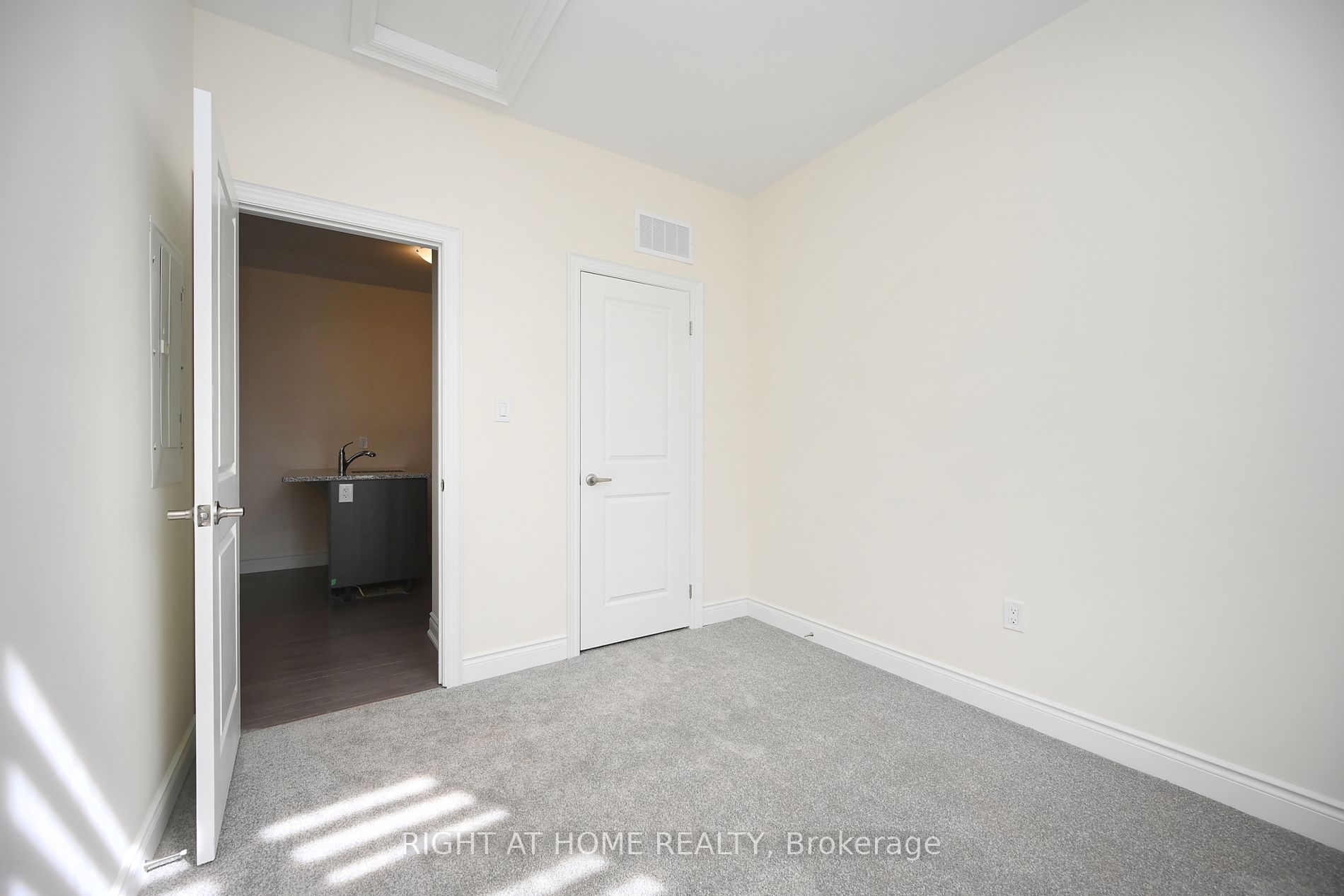 3358 Millicent Ave Property Photo 20