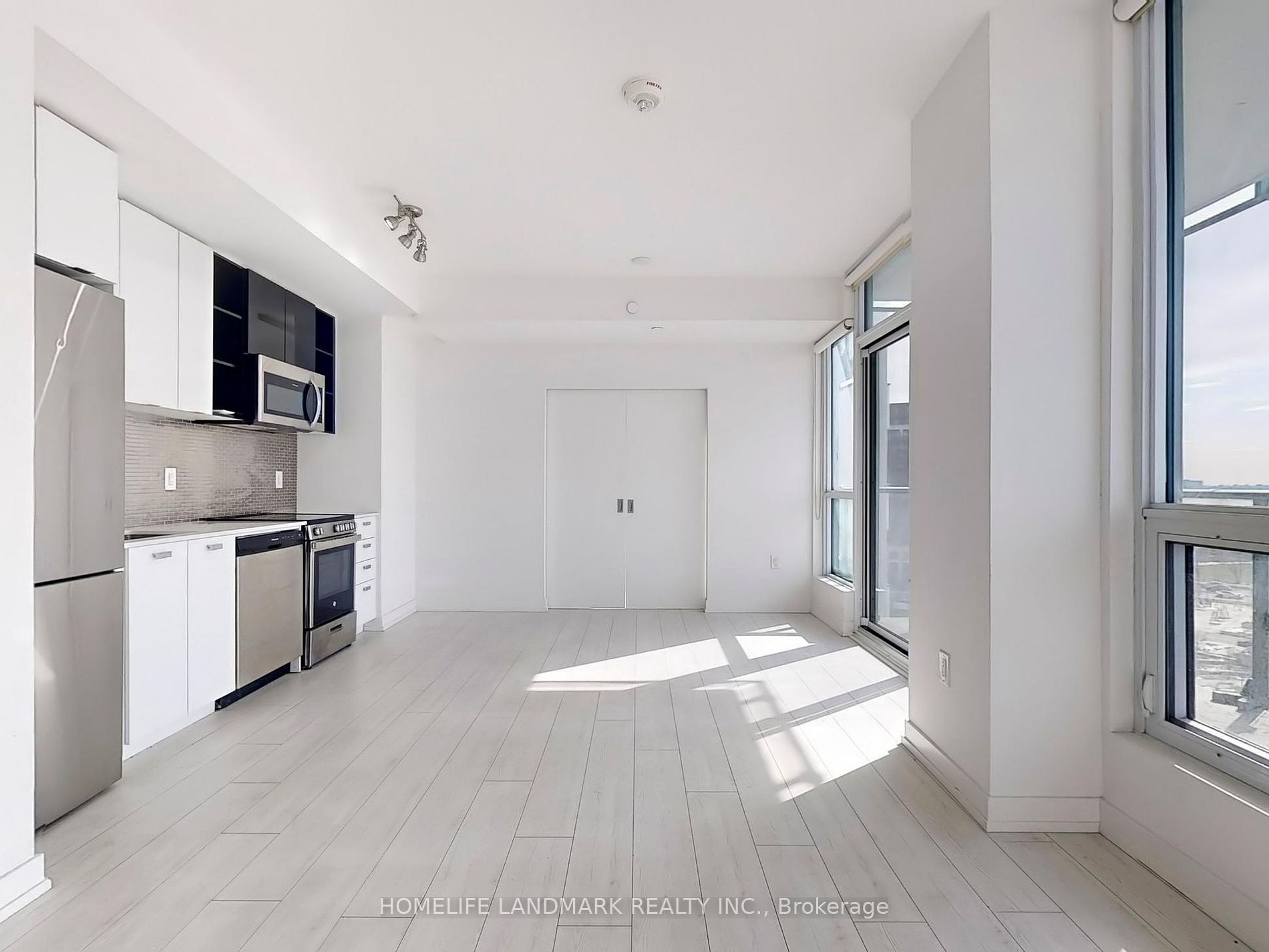 10 De Boers Dr 01 Property Photo 10