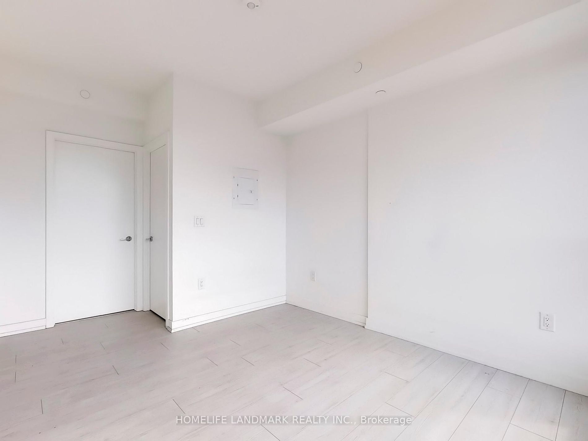 10 De Boers Dr 01 Property Photo 14