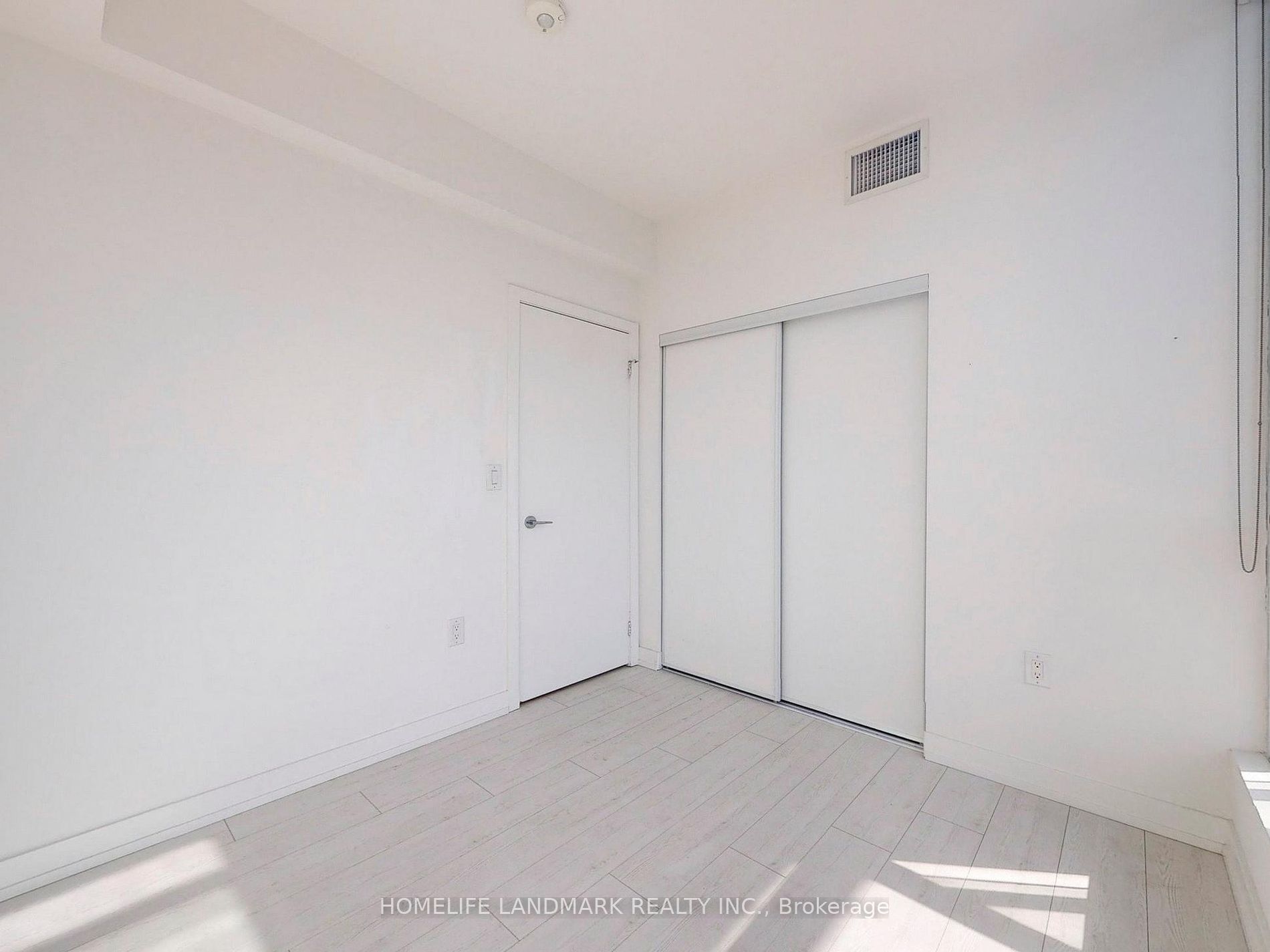10 De Boers Dr 01 Property Photo 18