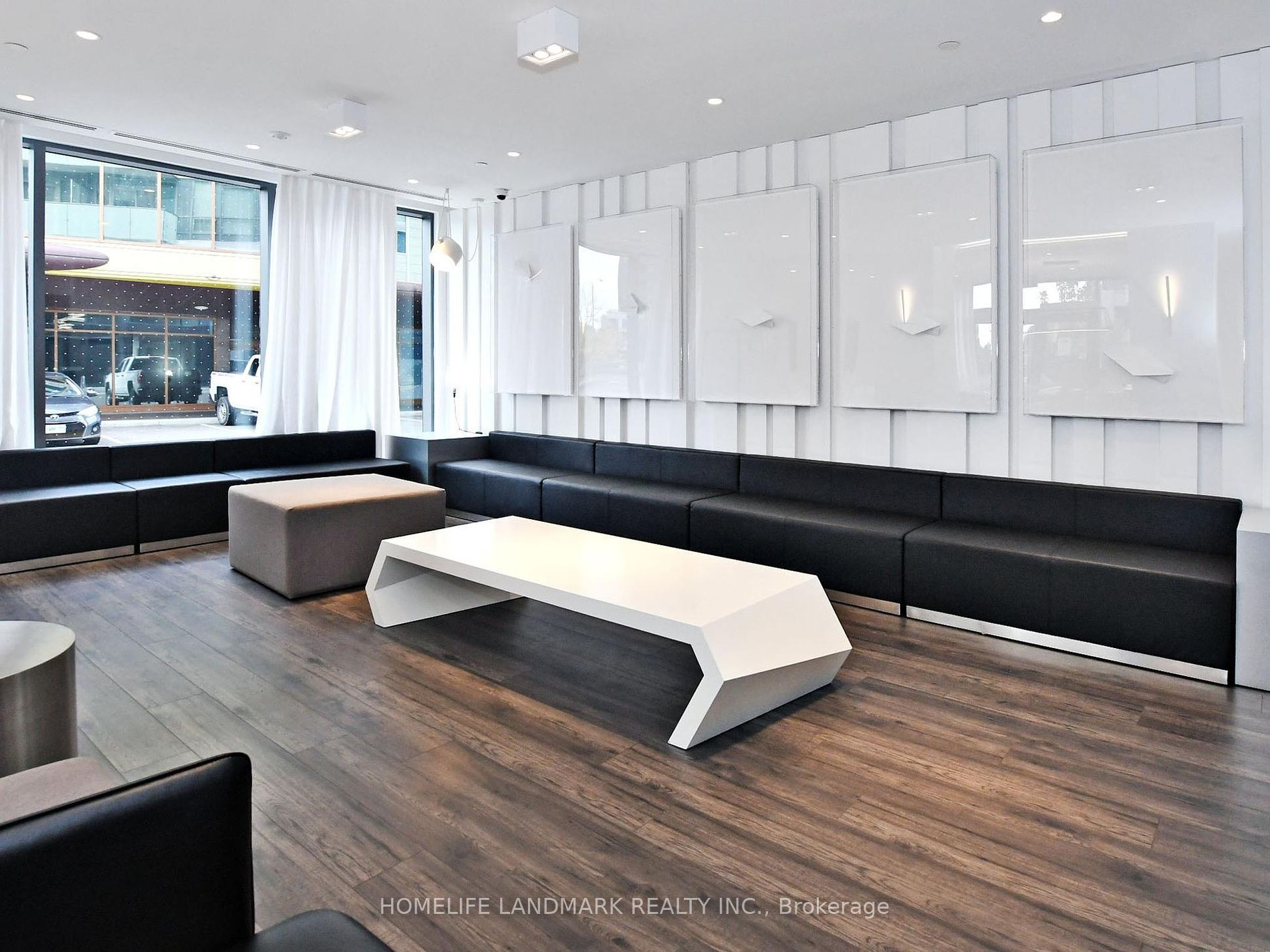 10 De Boers Dr 01 Property Photo 24