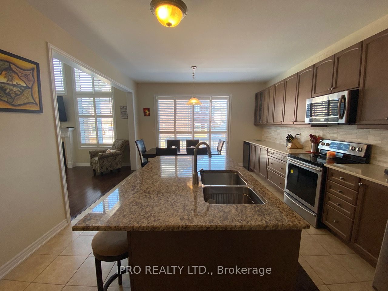 468 Dougall Ave Property Photo 10
