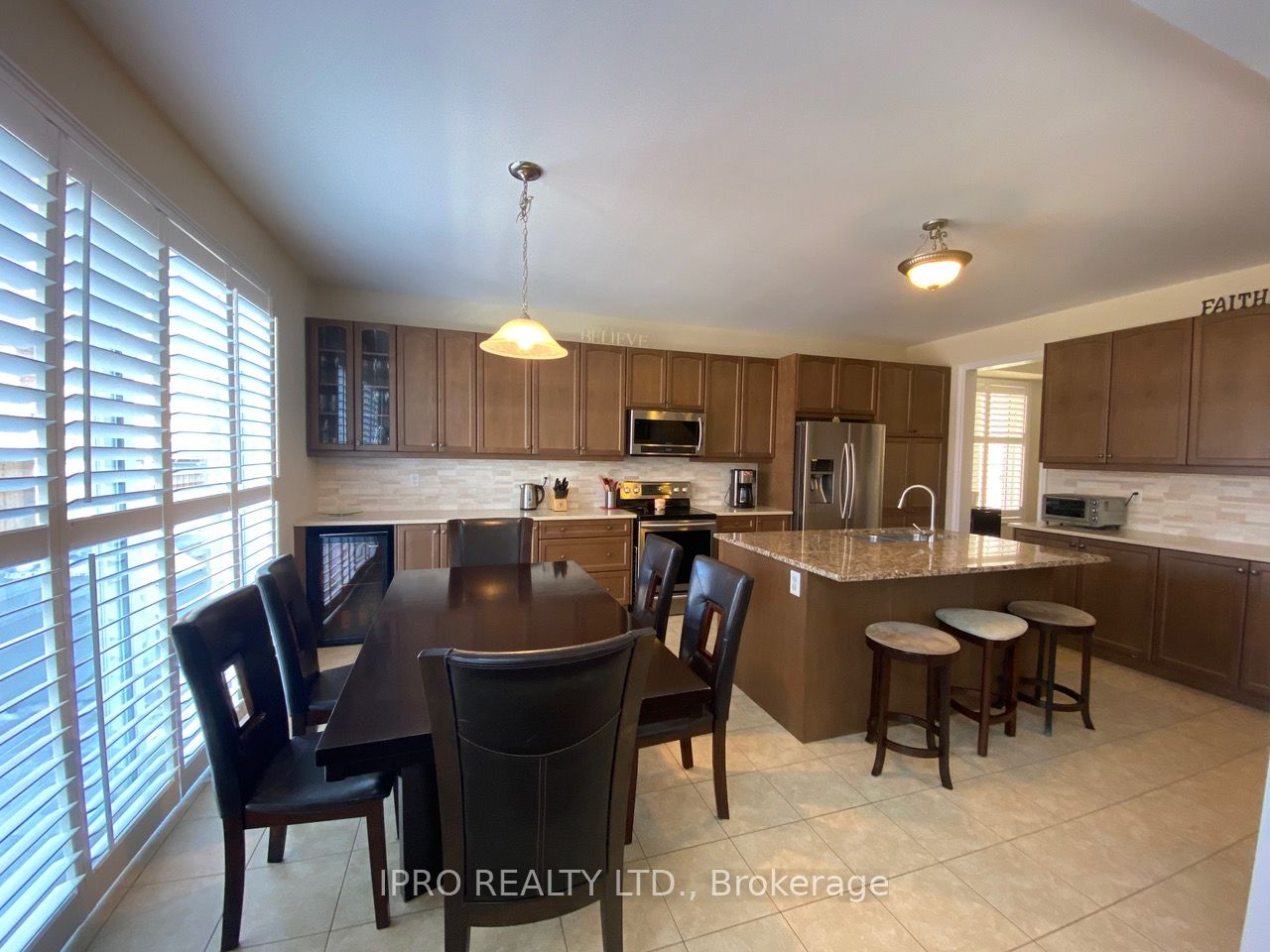 468 Dougall Ave Property Photo 11