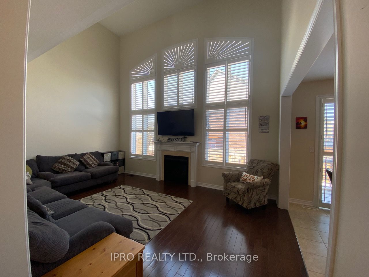 468 Dougall Ave Property Photo 14