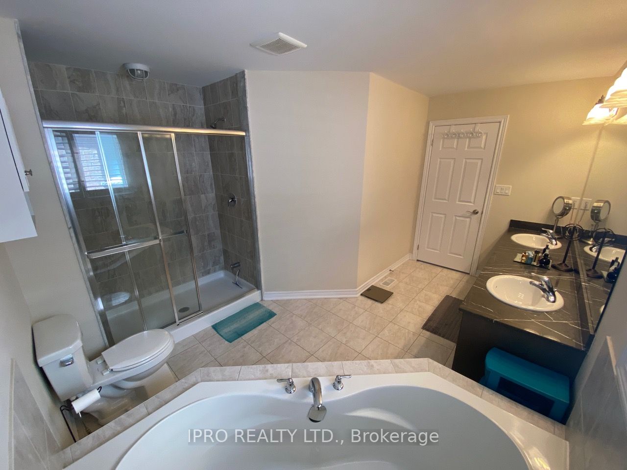468 Dougall Ave Property Photo 19