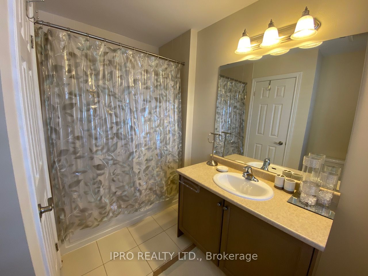 468 Dougall Ave Property Photo 27