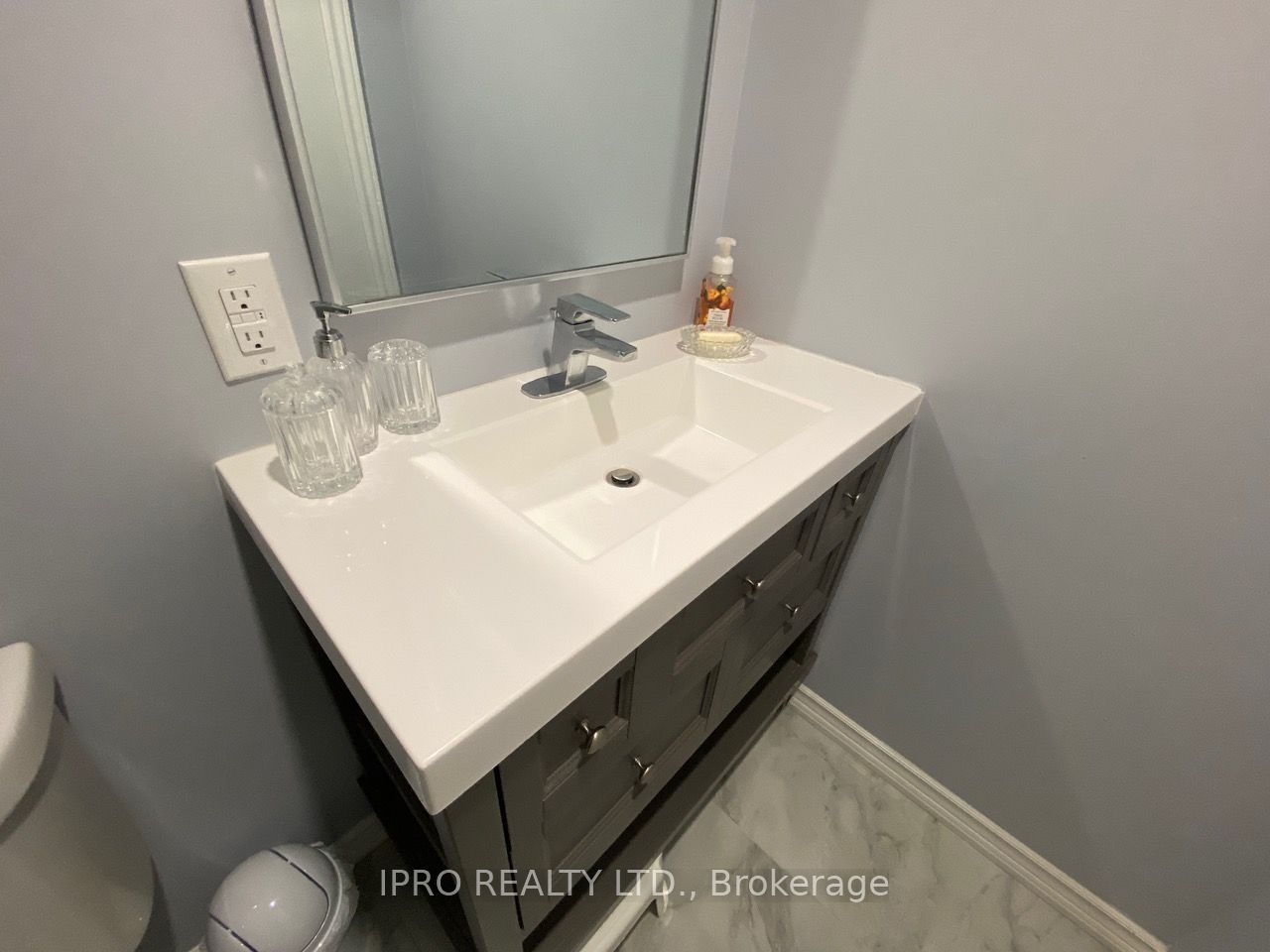 468 Dougall Ave Property Photo 30
