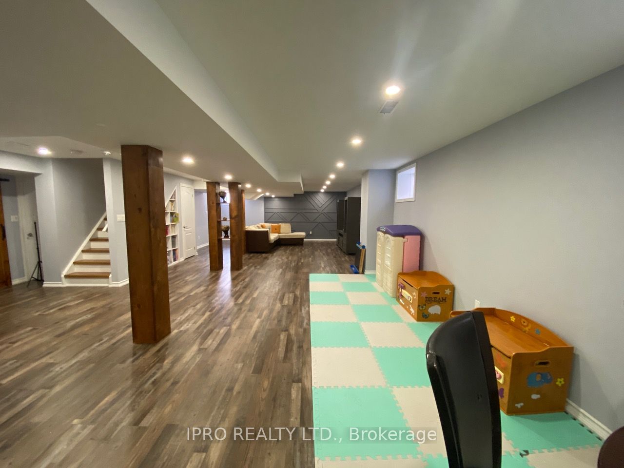 468 Dougall Ave Property Photo 31