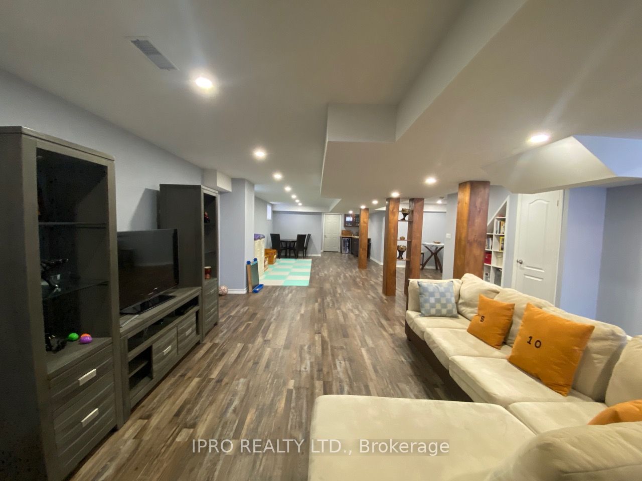 468 Dougall Ave Property Photo 32