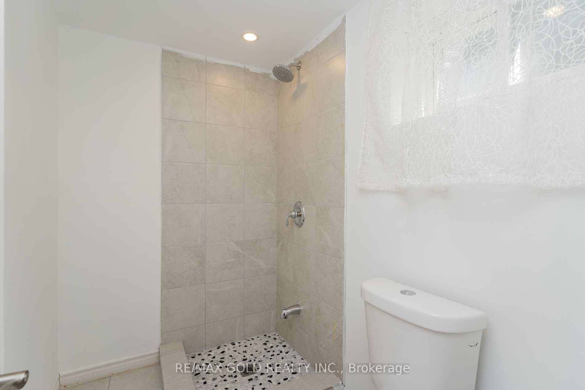 54 Esplanade Rd Property Photo 13