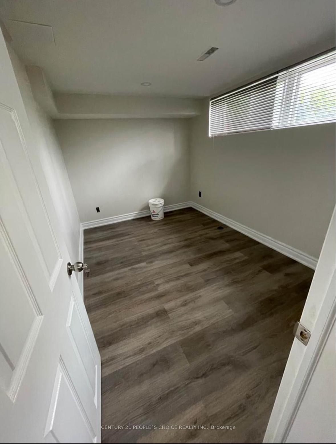 405 Revus Ave Property Photo 24