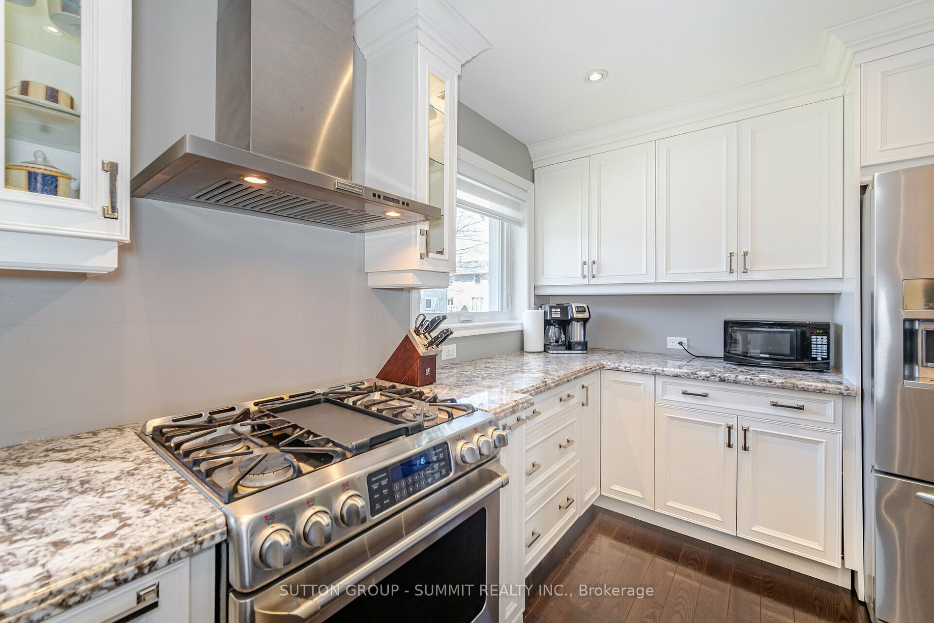 26 Hartsdale Dr Property Photo 9