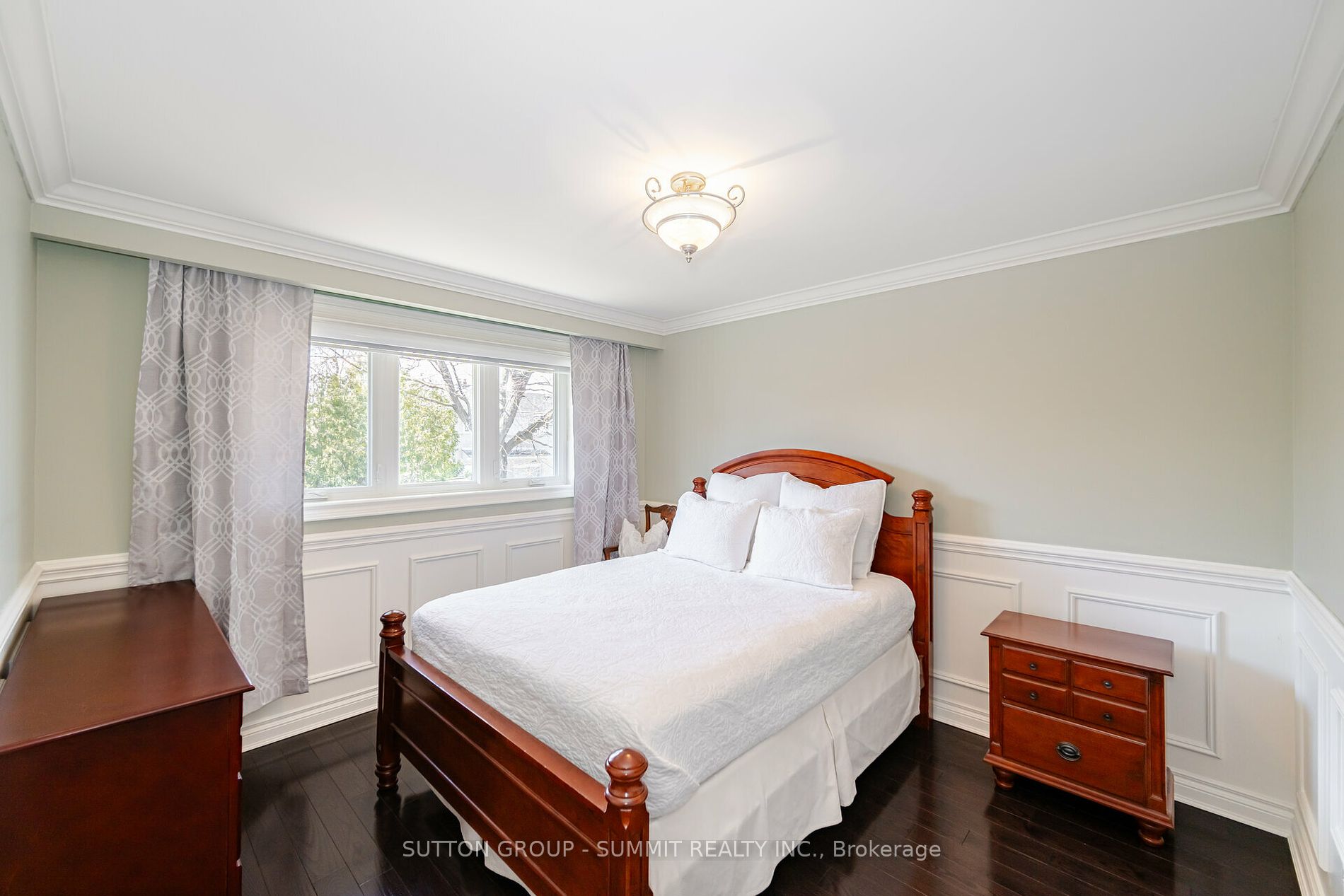 26 Hartsdale Dr Property Photo 18