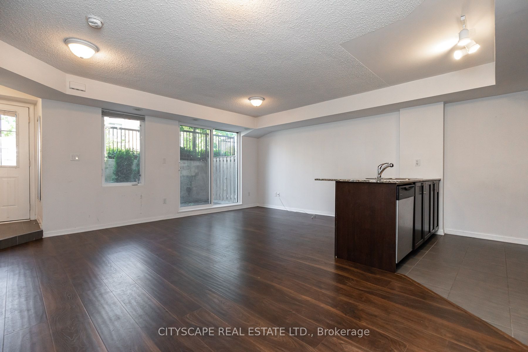 12 Foundry Ave 51 Property Photo 2